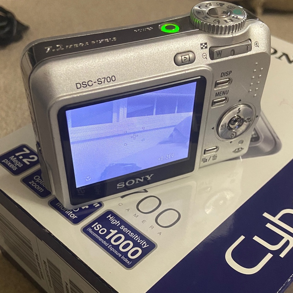 Sony Cyber-shot DSC-S700 7.2MP Digital Camera w/ Box, Charger & Case - Picture 7 of 9